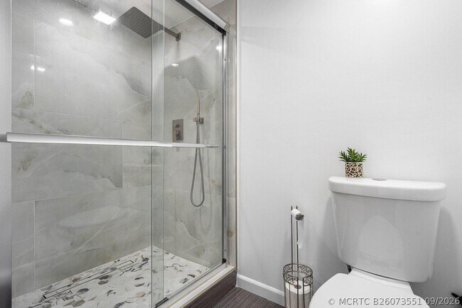 Building Photo - 6121 Balboa Cir