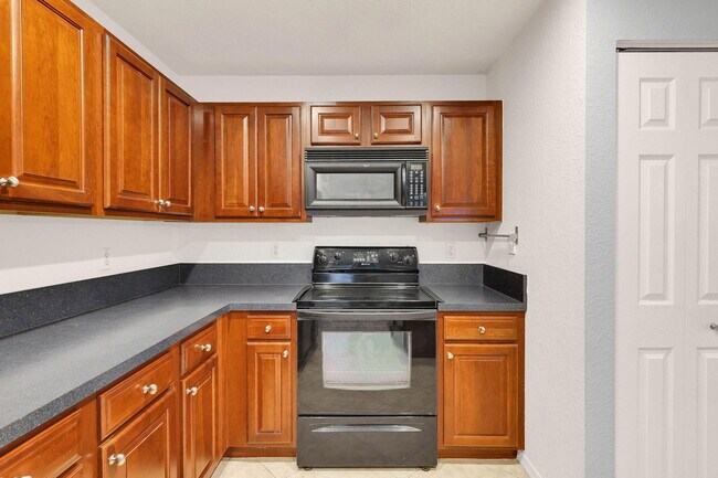 Building Photo - 2988 SE Lexington Lakes Dr