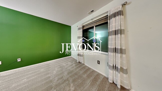 Building Photo - Experience this beautiful SeaTac single-fa...