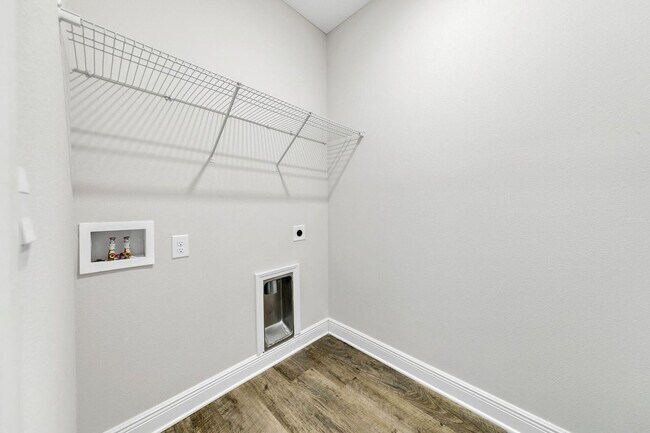 Building Photo - Hammock Oaks Estate Available in February!