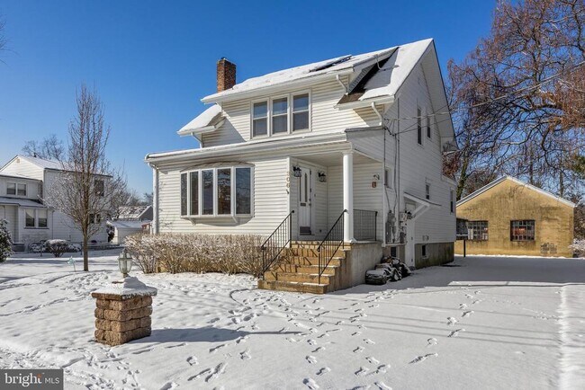 Building Photo - 306 Lincoln Ave