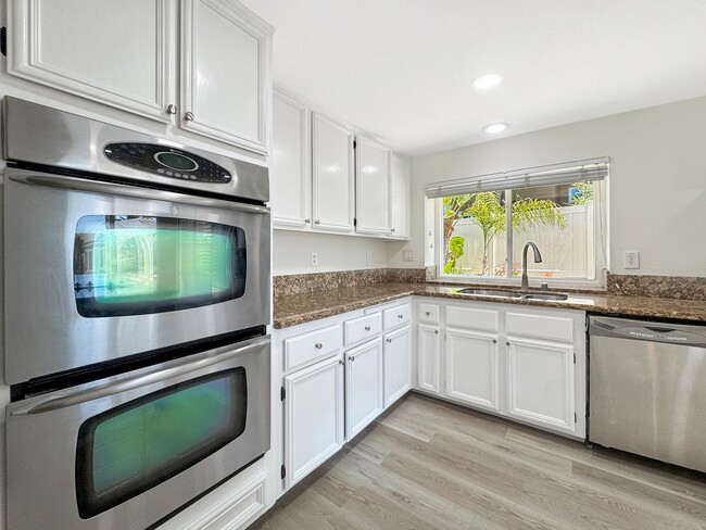 Building Photo - Great 4B/2.5BA House in Scripps Ranch!