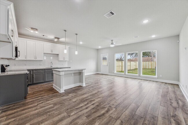 Building Photo - 6838 Westover St