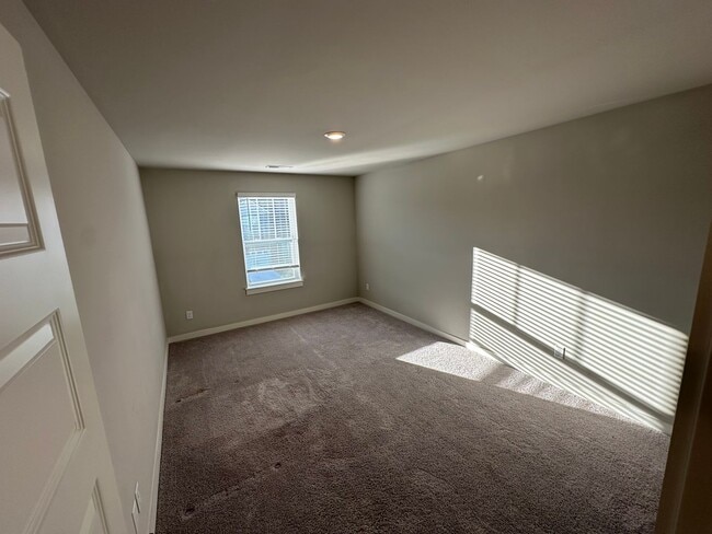 Building Photo - For Lease - 3 Bed, 2.5 Bath, 1846sqft Townhome, Lebanon