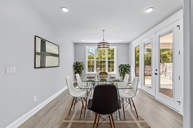 Building Photo - 601 Joyce Ave