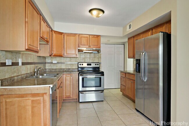 Building Photo - 2336 Old Kings Ct