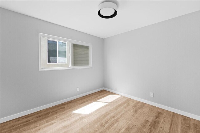 Building Photo - 941 Normandie Ave