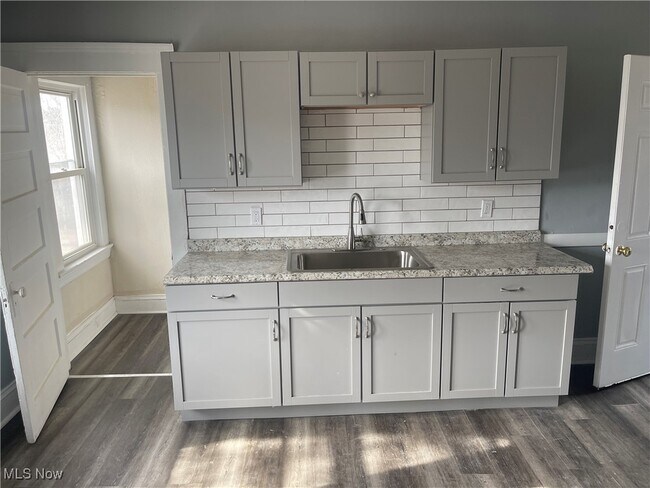Building Photo - 3136 W 50th St