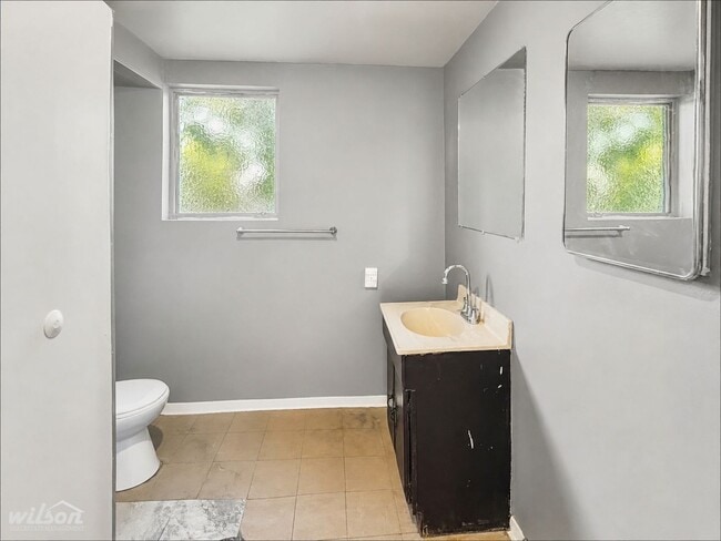 Building Photo - 904 S 48th Ave