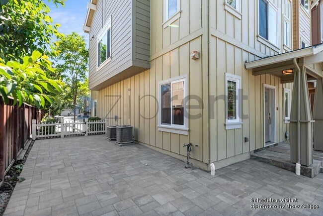 Building Photo - 2213 Rock St