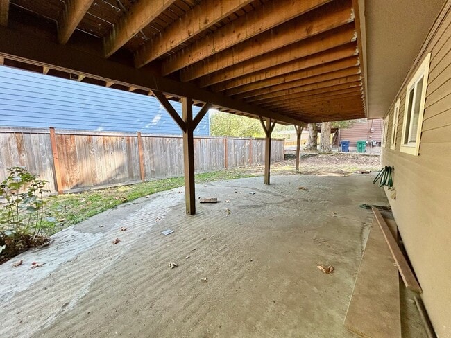 Building Photo - Kirkland Home