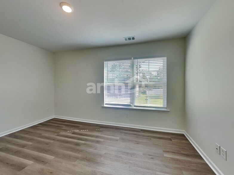 Building Photo - 227 Sterling Dr