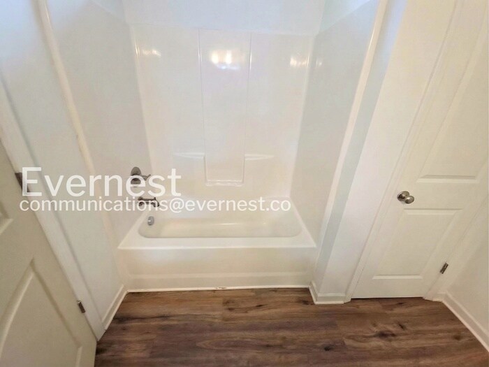 Building Photo - 225 Tanner St