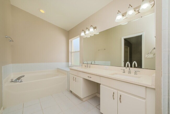 Building Photo - 1344 Dragon Head Dr