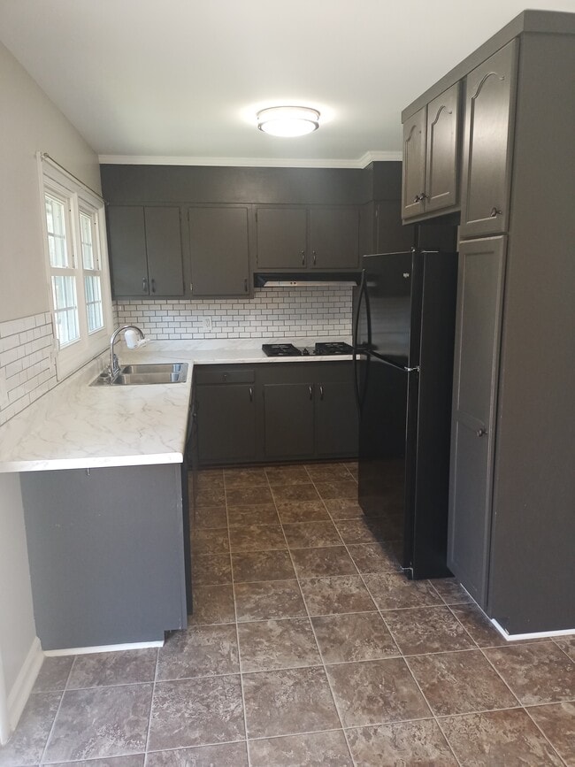 Building Photo - 3107 Goodall Dr