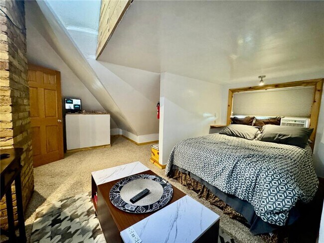 Building Photo - 1464 W Minnehaha Ave