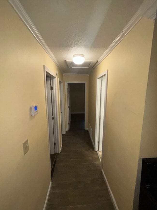 Building Photo - Moss Point 3 Bedroom