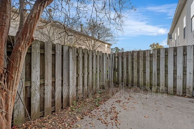 Building Photo - 2110 Buckhaven Dr