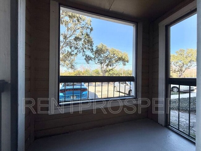 Building Photo - 4301 Lizshire Ln