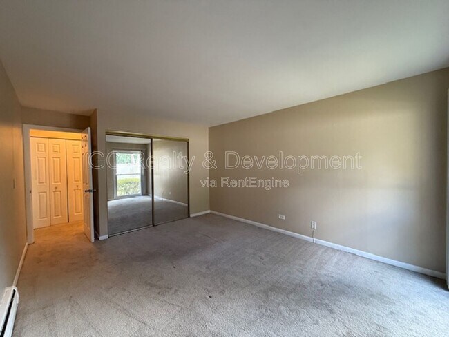 Building Photo - 268 N Carter St