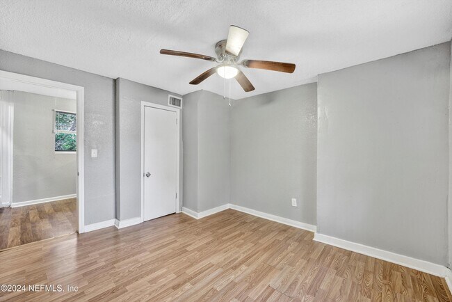 Building Photo - 1722 W 30th St