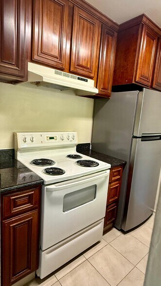 Building Photo - 3033 Kaiser Dr
