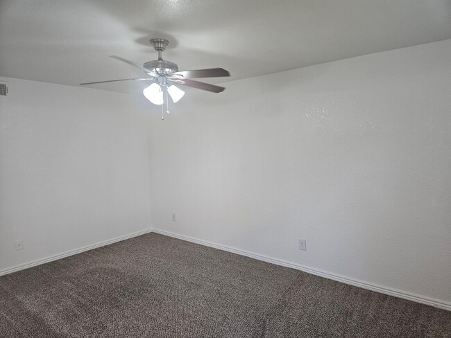 Building Photo - 1310 S Hardy Dr