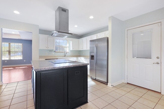 Building Photo - 712 S 6th St