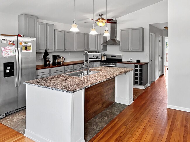 Building Photo - 5639 Main St