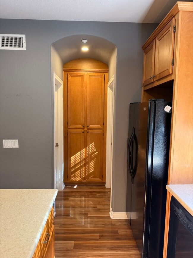 Building Photo - ESCALA - Luxury 2 / 2.5 Townhouse + 2 Car Garage in Gated Escala Community