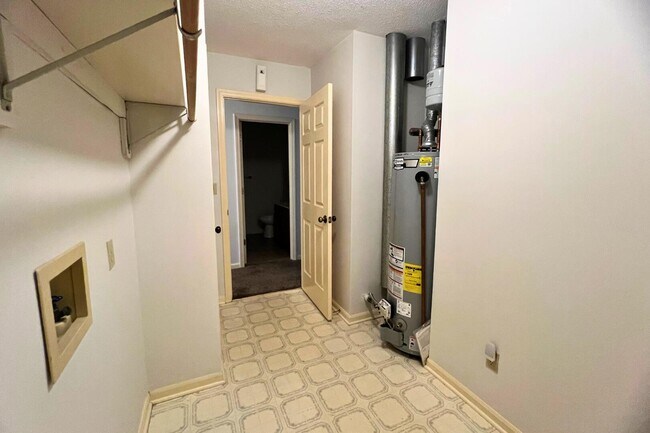 Building Photo - 2509 Hollyhock Dr