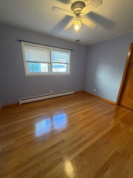 Building Photo - 2023 W Balmoral Ave