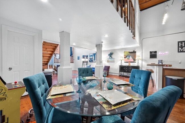 Building Photo - 227 Iron St