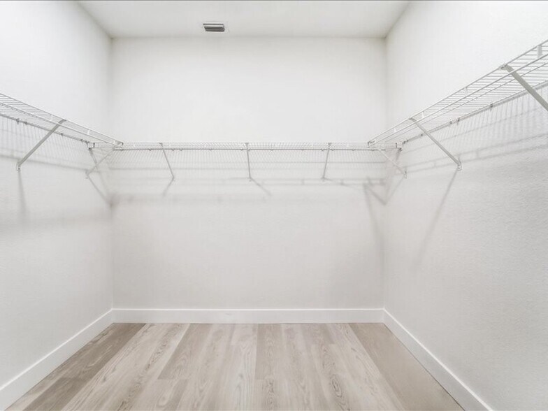 Building Photo - 4655 Hawks Nest Way