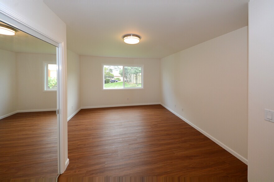 Building Photo - 4494 Sierra Dr