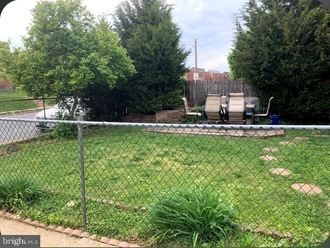 Building Photo - 9403 Lansford St