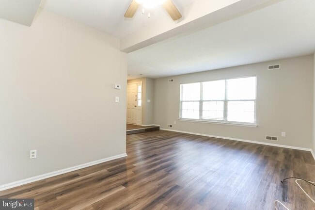 Building Photo - 190 Peregrine Dr