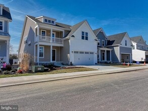 Building Photo - Catching Cove 4 Bedroom Townhome - close t...