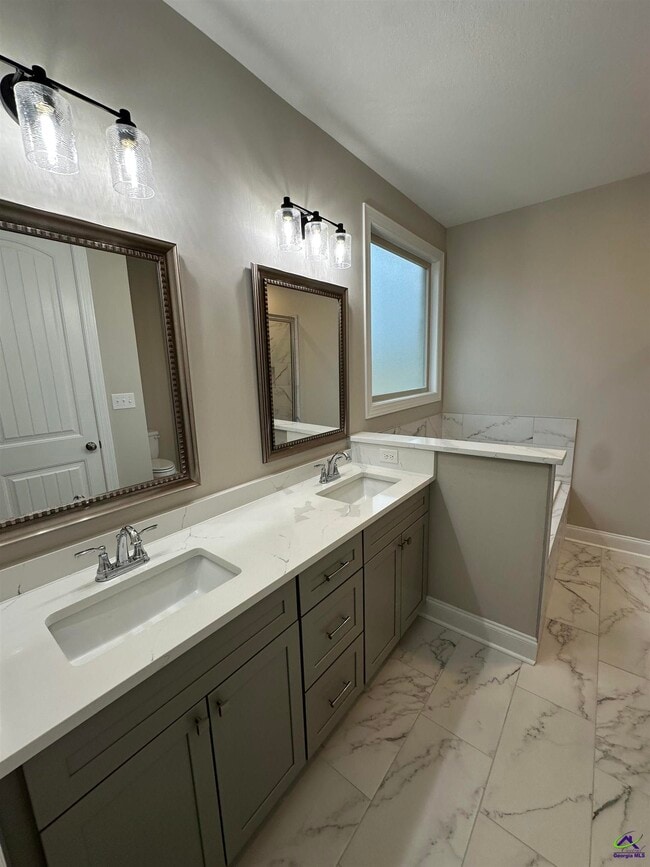 Building Photo - 110 Mayberry Ln