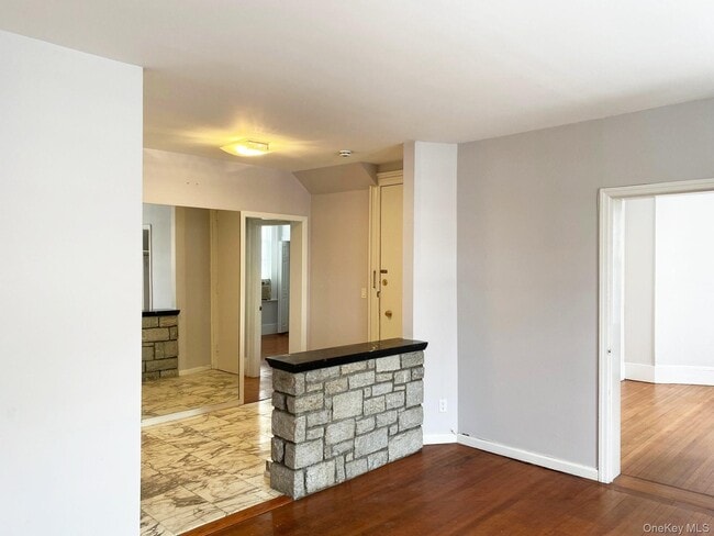 Building Photo - 456 Broadway