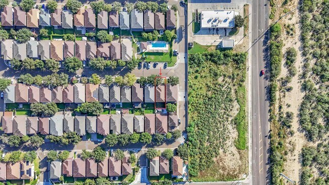 Building Photo - 9813 Sandhill Dr