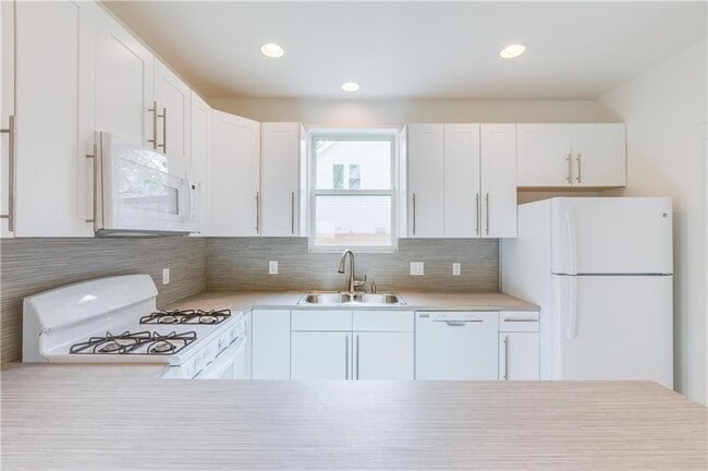 Building Photo - 1907 E 17th St