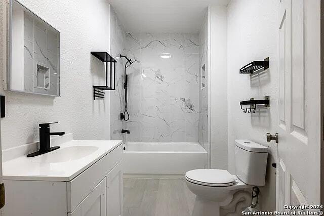 Building Photo - 2031 S Trinity St