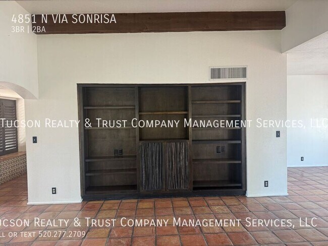 Building Photo - 4851 Vía Sonrisa