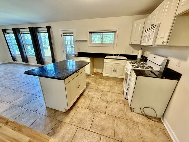 Building Photo - 1700 Lucina Cove