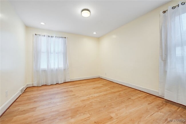 Building Photo - 321 Eggert Rd