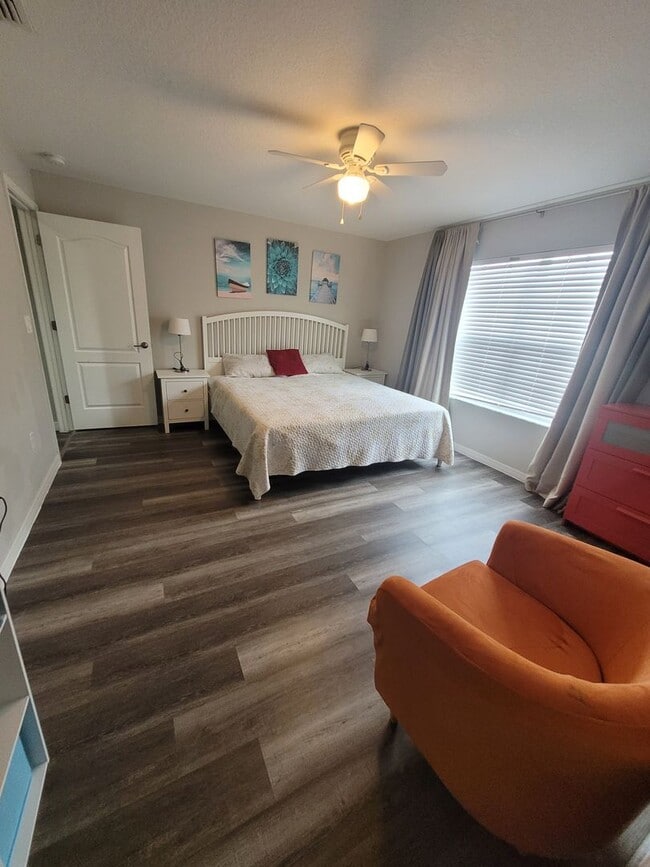 Building Photo - RENOVATED 4 bed 3 bath Completely FURNISHED with Private Pool in Resort Community