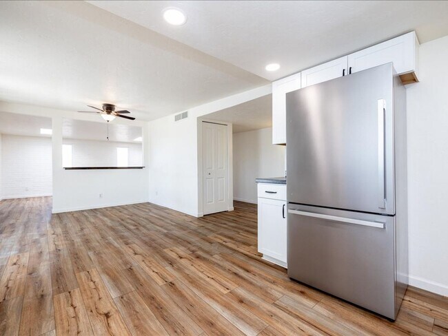 Building Photo - 4 Bedroom 2 Bathroom