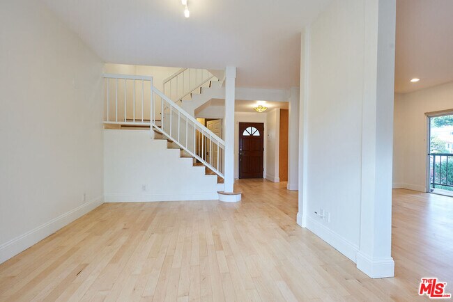 Building Photo - 2708 Arizona Ave