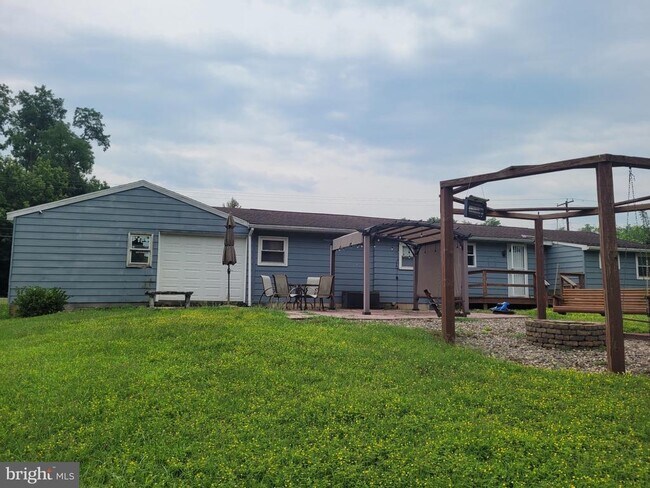 Building Photo - 2327 Ritner Hwy